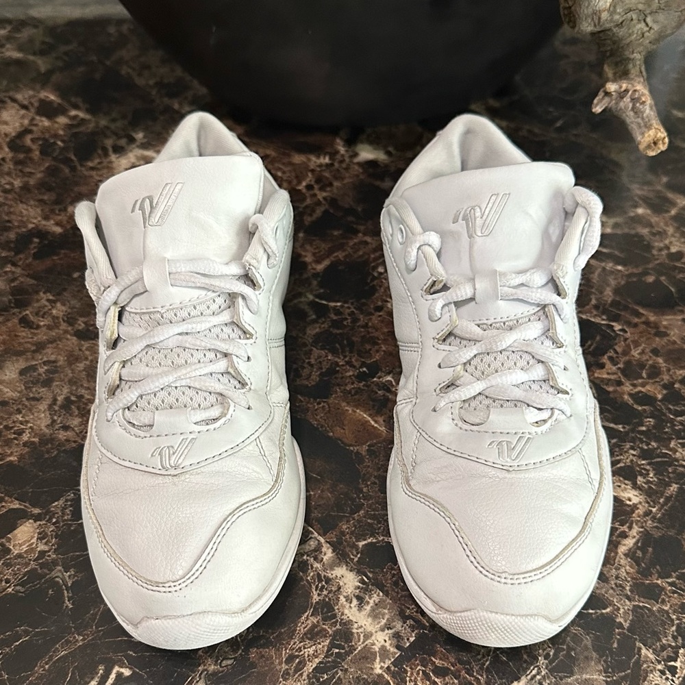 Varsity C3 cheer shoes sz 7